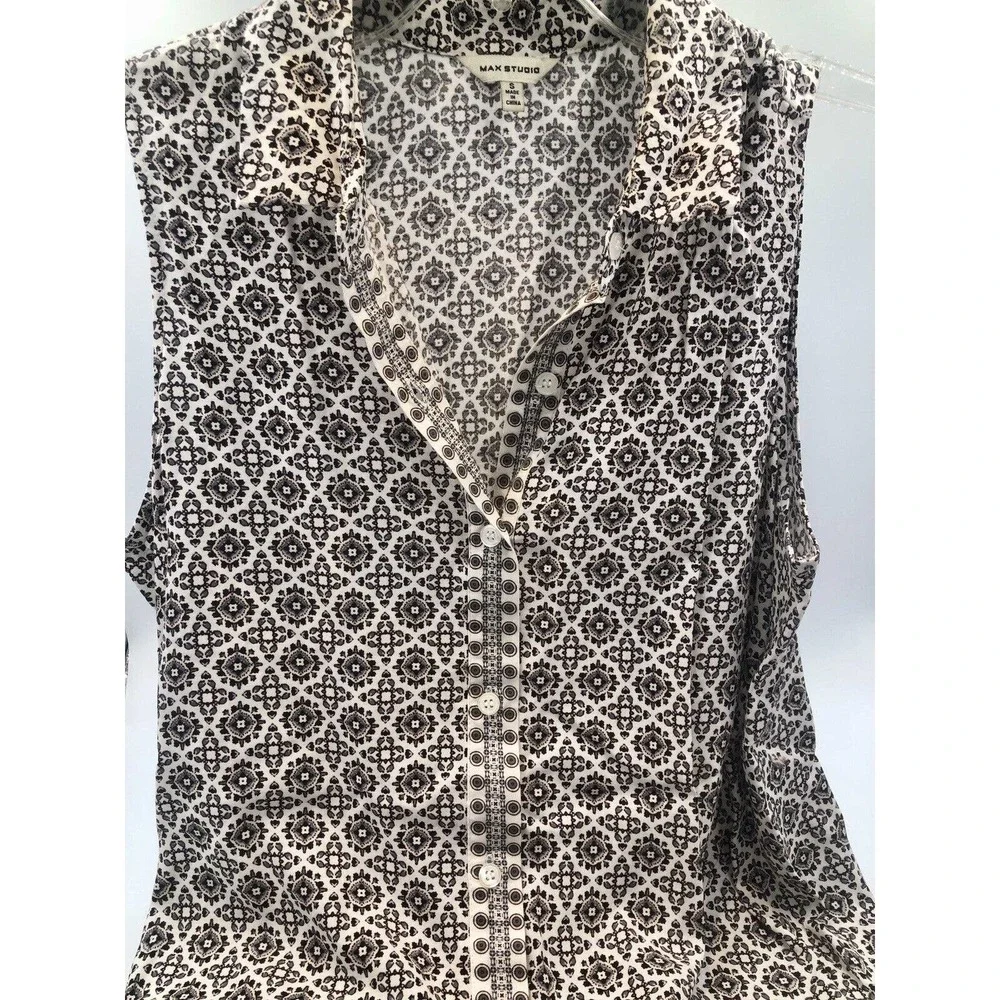 Max Studio Sleeveless Button Up Top White‎ Black Gray Small Print